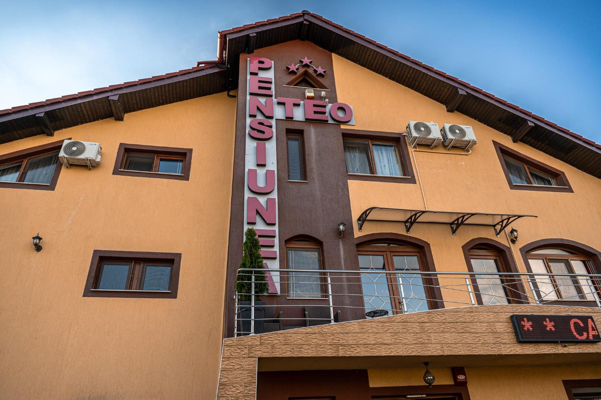 Pensiunea Teo Caransebes Exterior photo