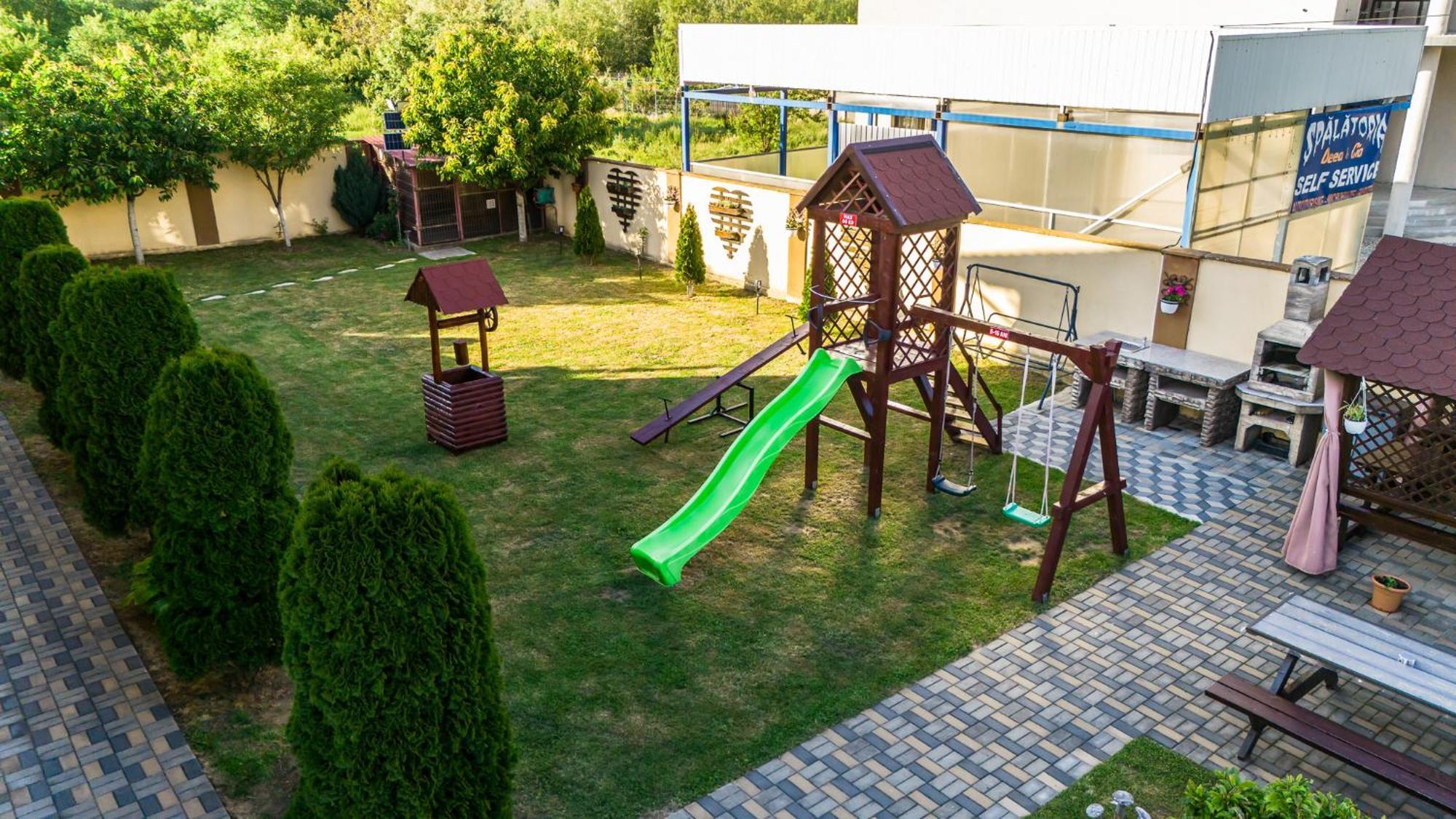 Pensiunea Teo Caransebes Exterior photo