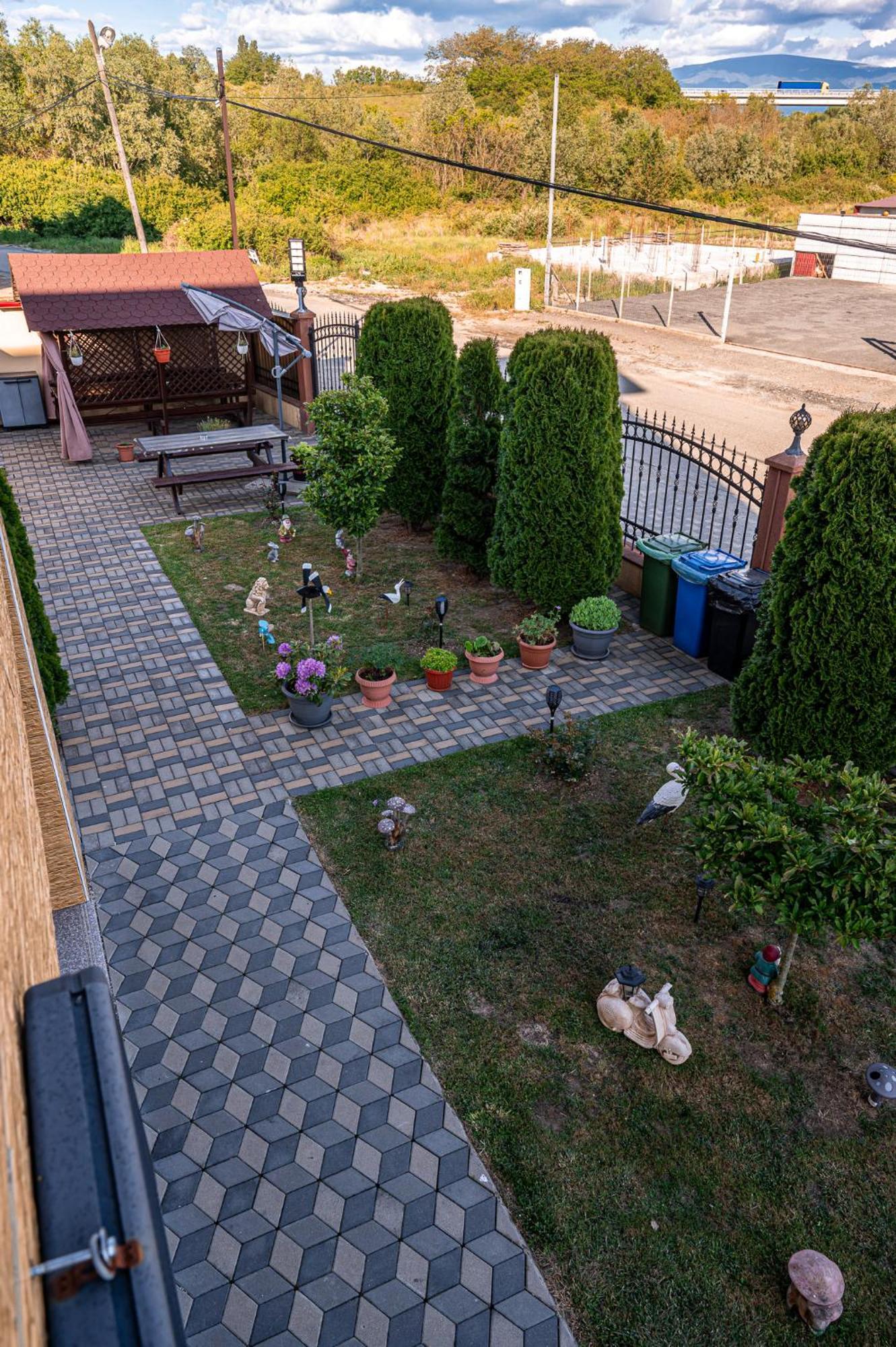 Pensiunea Teo Caransebes Exterior photo